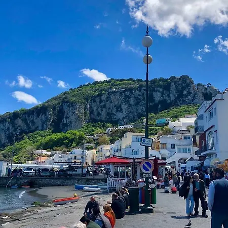 Favolosa Rossella Capri