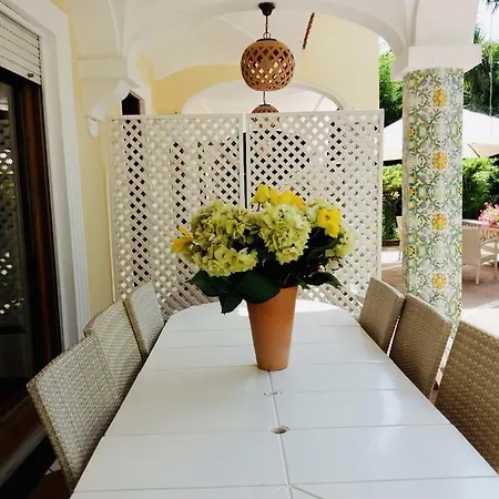 Favolosa Rossella Villa *
